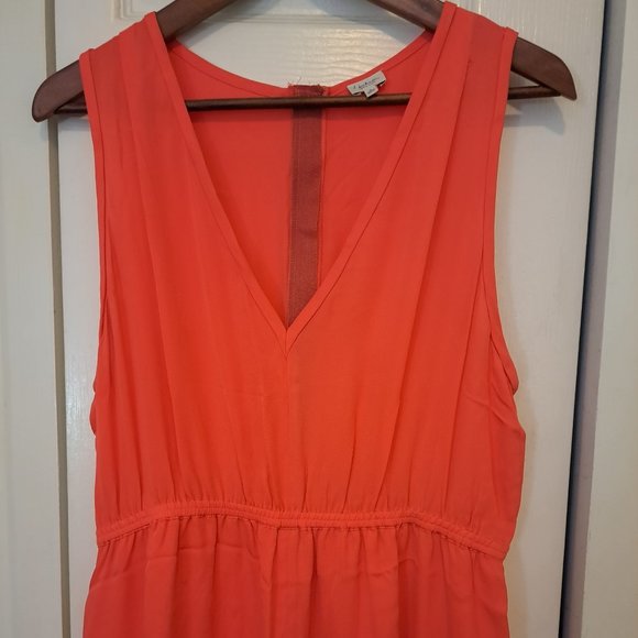Aritzia Babaton Sleeveless V- neck Silk Dress Size: Large Colour: Coral - Picture 4 of 8